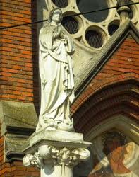 Kapuvár - Szűz Mária szobor