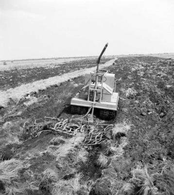 Mezőgazdaság - Mocsárjáró traktor a Hanságban