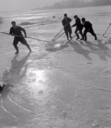 Környezet - Vágják a jeget a Dunán
