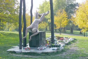 Hejce - Emlékmű a szlovák repülőgép-szerencsétlenség emlékére