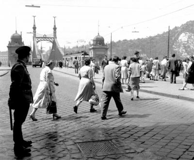 Közlekedés - Budapesti képek - Járókelők