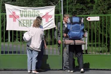 Menekültek - Kiutazásra váró NDK menekültek Magyarországon