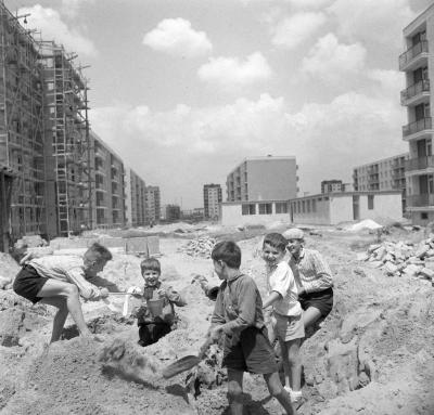 A szerző válogatása - Épül a József Attila lakótelep