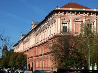 Városkép  - Szeged -  Egyetemi épület a körúton