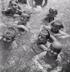 Sport - Úszástanítás a Császárfürdőben