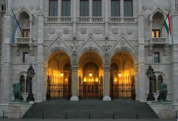 Épület - Budapest - A Parlament épülete