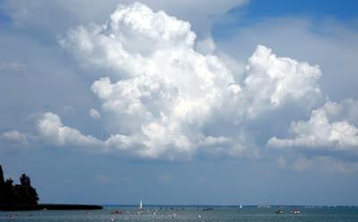 Időjárás - Balatonfüred - Felhős égbolt a Balaton fölött