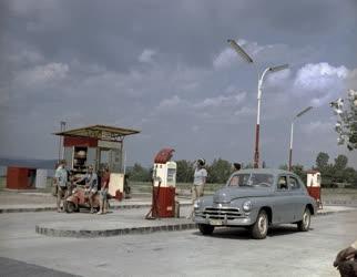 Közlekedés - Balatoni benzinkút