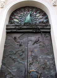 Műalkotás - Pannonhalma - A bazilika egyik oldalkapuja