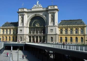 Közlekedés - Budapest - A Keleti pályaudvar és előtere