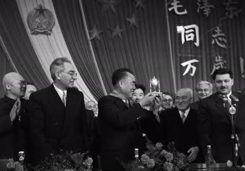 Külpolitika - A kínai kormányküldöttség Budapesten