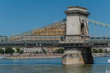 Településfejlesztés - Budapest - Felújítás alatt a Lánchíd