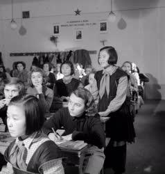 Oktatás - Koreai tanulók a Lorántffy Zsuzsanna Általános Iskolában