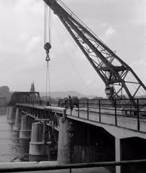 Építőipar - Lebontják a Kossuth-hidat
