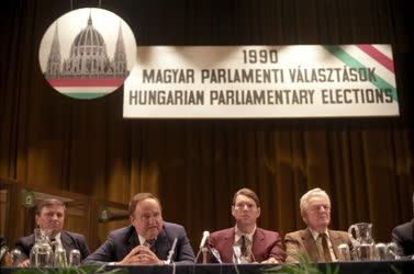 Belpolitika - Parlamenti választás - FKgP sajtótájékoztató