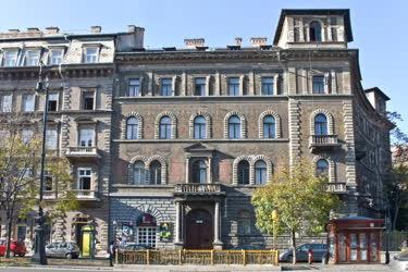 Épület - Budapest - A MÁV nyugdíjintézetének egykori bérháza