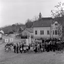 Vallás - Nagyszombati körmenet Harcon