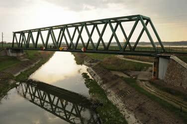 Simontornya - Sió csatorna vasúti híd