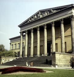 Városkép - Magyar Nemzeti Múzeum