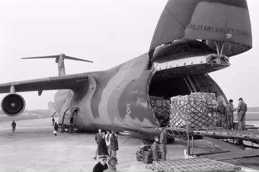 Segély - Amerikai humanitárius segély Magyarországnak