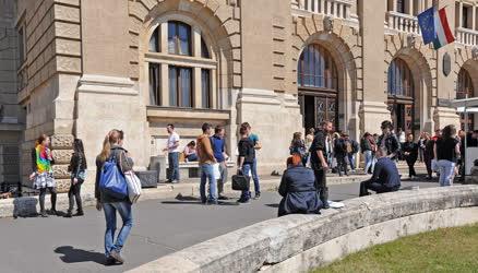 Oktatás - Debrecen - Hallgatók a Debreceni Egyetemen