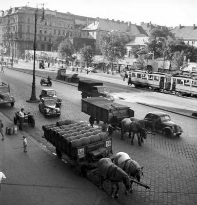 Városkép - Áruszállítók a Deák téren