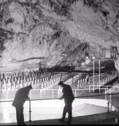 Ipar - Felújítási munkák az Aggteleki Cseppkőbarlangban