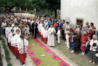 Vallás - Sváb búcsú Budaörsön 