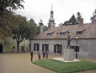 Turisztikai látnivalók - Jurisics-vár - Jurisics Miklós-szobor