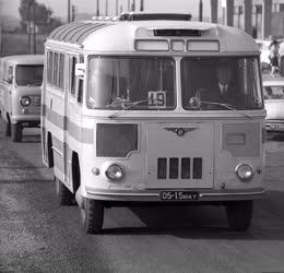 Közlekedés - AVTOEKSZPORT Szovjet Külkereskedelmi Vállalat járműbemutatója Magyarországon