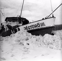 Életkép - Időjárás - Tél - Jégtörő hajó
