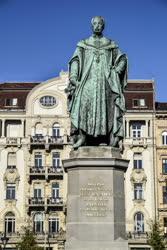 Városkép - Budapest - József nádor szobor a belvárosban