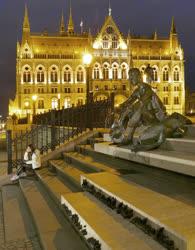 Köztéri szobor - Budapest - József Attila a Dunánál