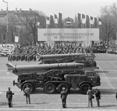 Belpolitika - Fegyveres erők díszszemléje