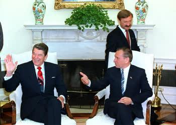 Külpolitika - Elhunyt Ronald Reagan