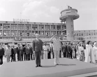 Külkapcsolat - Moammer el-Kadhafi ezredes Budapestre érkezett