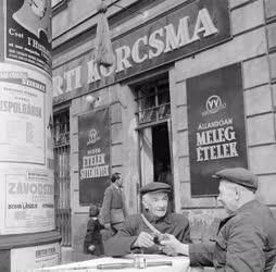 Szabadidő - Ünnep - Budapest dolgozói szórakoznak Húsvétkor