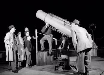 Tudomány - Csillagászat - Csillagászati szakkör a Wilhelm Pieck Vagon és Gépgyárban