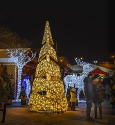 Ünnep - Budapest - Winter Magic az Ötvenhatosok terén