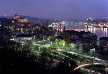 Városkép - Budapesti panoráma esti fényben