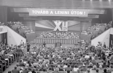 Belpolitika - Az MSZMP XII. kongresszusán