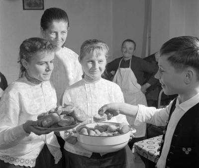 Életkép - Néphagyomány - Farsangi fánk Galgamácsán 