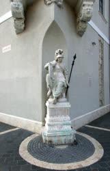 Műalkotás - Budapest - Pallas Athéné szobra a Várban
