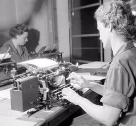 Technika - Újfajta írógép