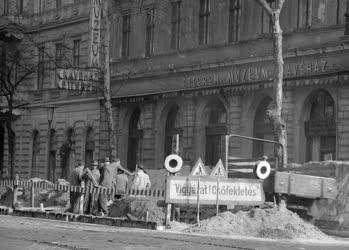 Építőipar - Közműépítés a Múzeum körúton