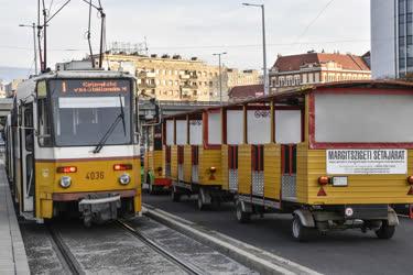 Közlekedés - Budapest - Forgalom a Göncz Árpád városközpontnál