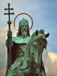 Budapest - Szent István király szobra a budai Várban