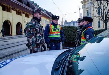 Közbiztonság - Debrecen - Rendőrök és katonák együttműködése