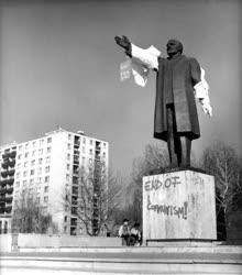 Belpolitika - A becsomagolt debreceni Lenin-szobor