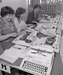 Ipar - Arab betűs írógépek gyártása
